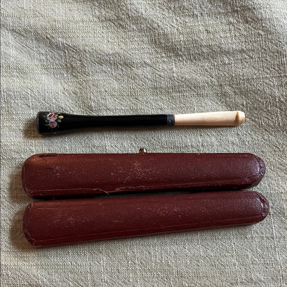 Vintage Cigarette Holder with Leather Case 1920-1930 Hand Painted Red Rose - Picture 3 of 13